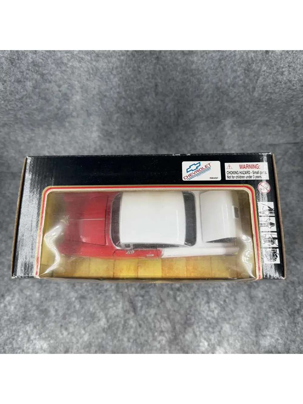 Redbox 1955 Chevy Bel-Air 1/24 Scale Diecast Model Car 68033 Red White NIB 810